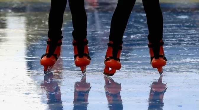 Зимно настроение: Ледените пързалки в София откриха сезона