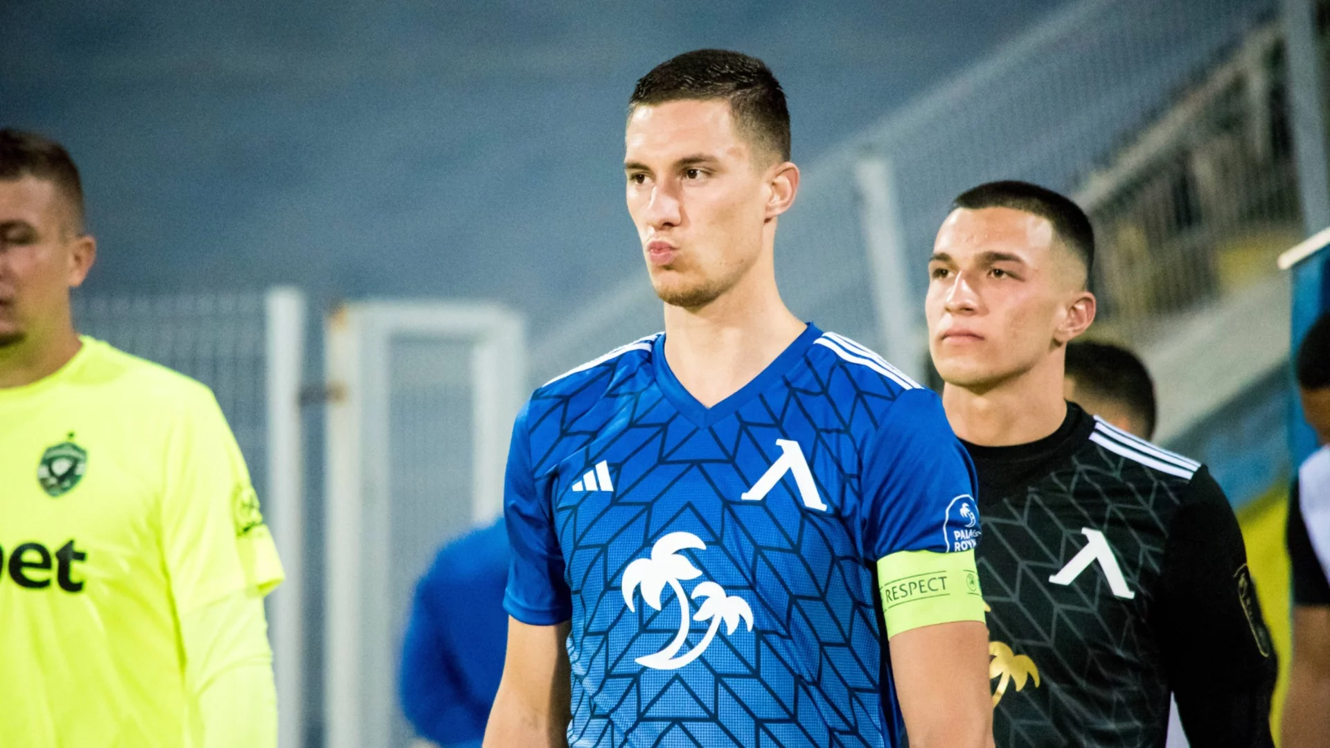 Анди Краев защити Асен Митков и осъди остро феновете на Левски, горили снимката на младия халф (ВИДЕО)