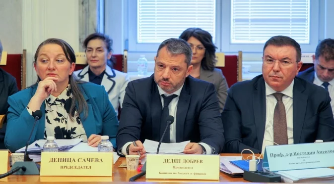 Властта (не) чува: Празни столчета на управляващите по време на Powers Summit 2026