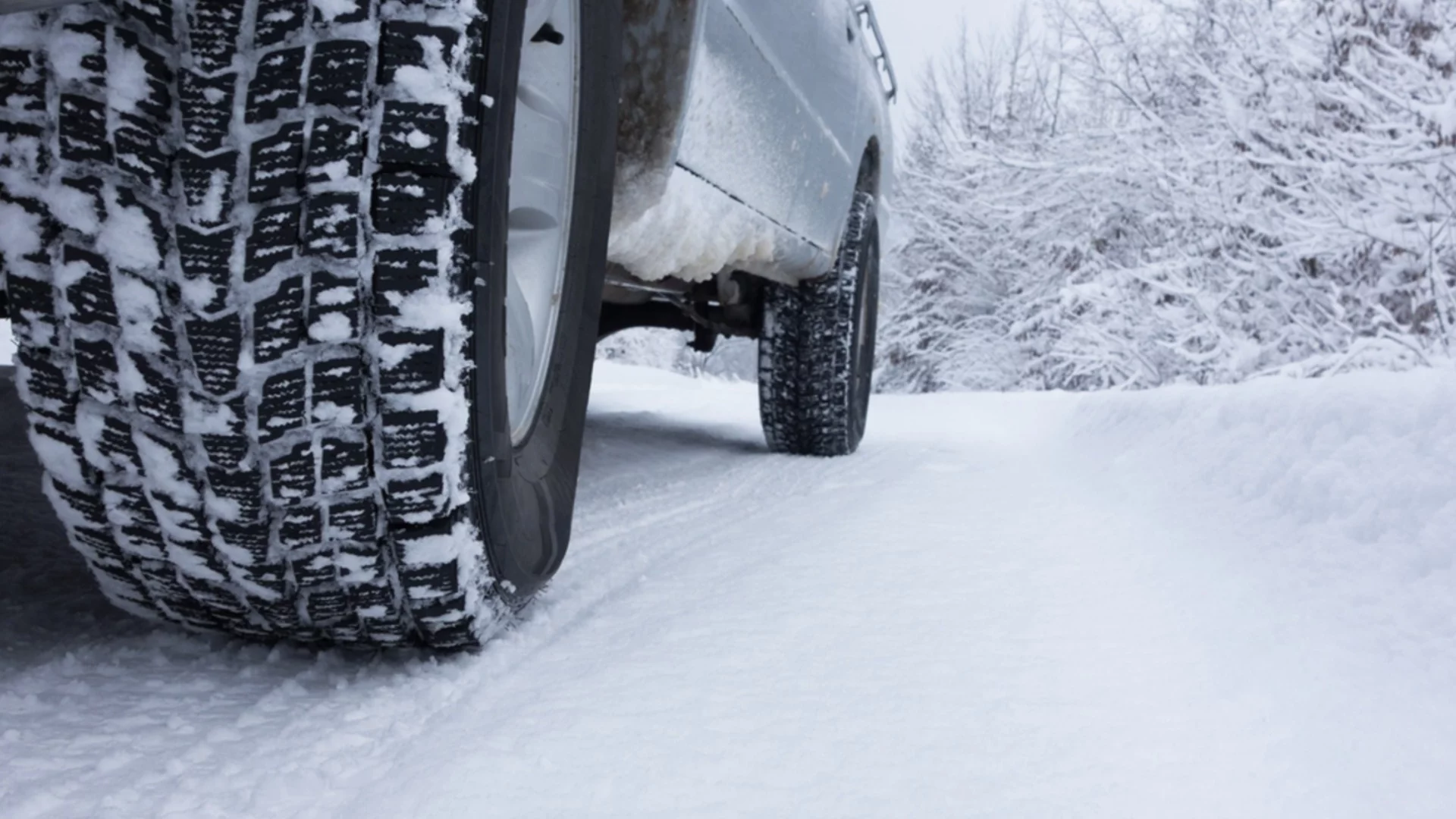 Грешката, която всички шофьори правят през зимата - тя "убива" двигателя и удря портфейла
