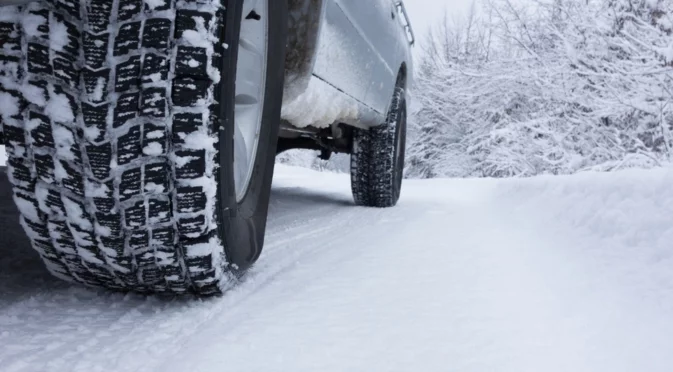 Грешката, която всички шофьори правят през зимата - тя "убива" двигателя и удря портфейла