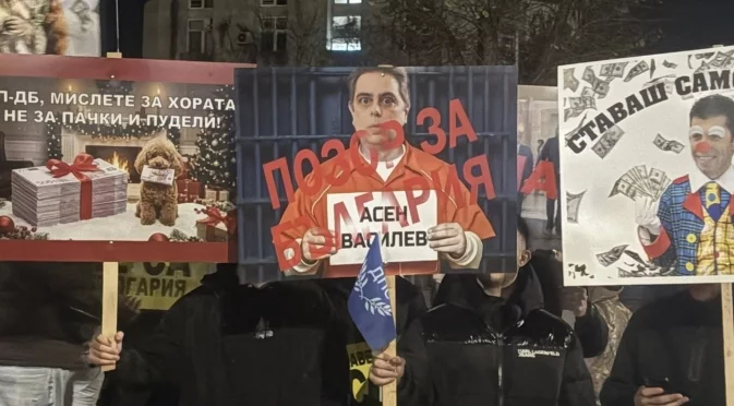 Напрежение в Своге, група хора погна кмета, заради митинга на ДПС (ВИДЕО) 