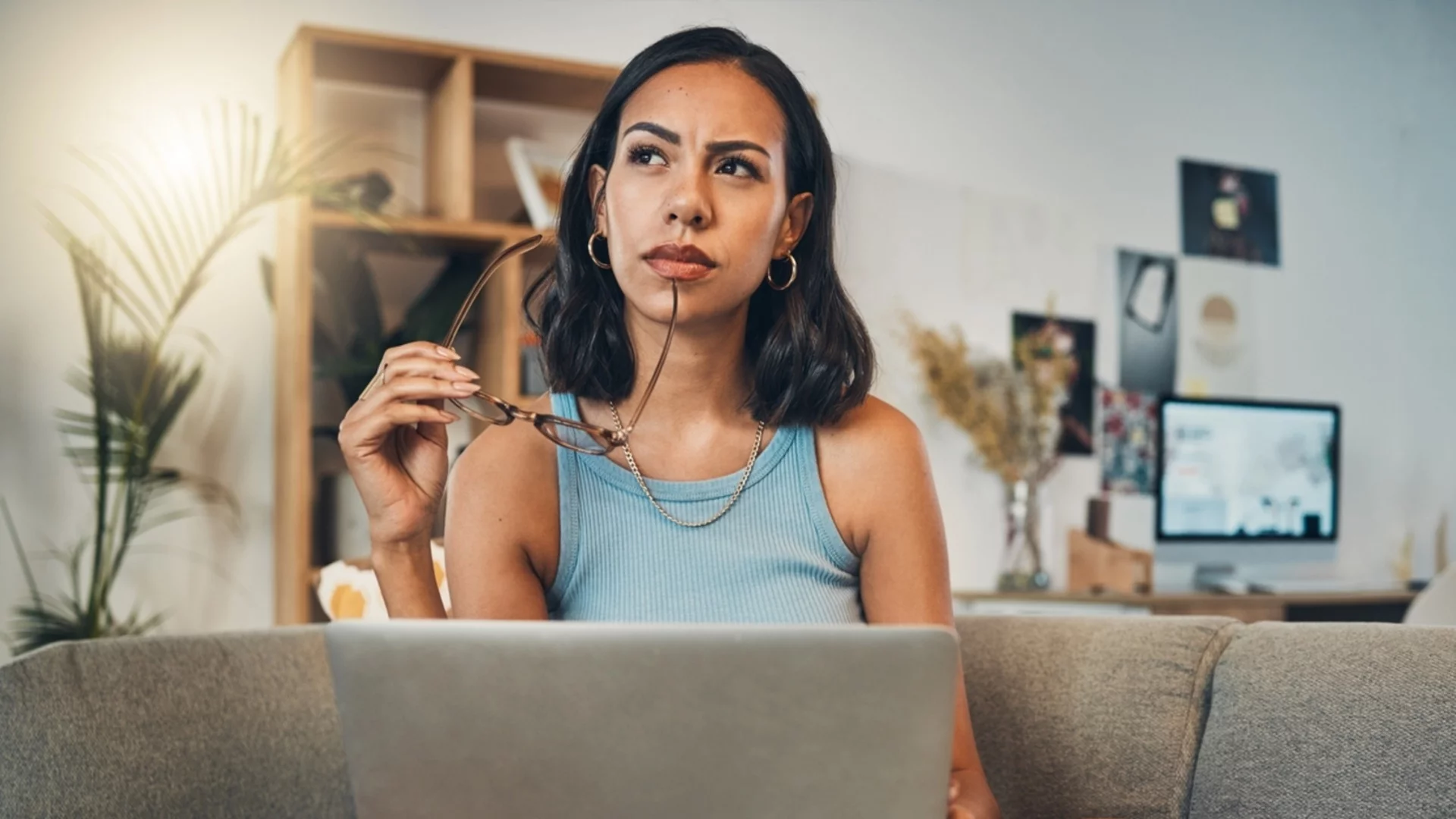 Как празни стъклени бутилки могат да се превърнат в декоративни вази