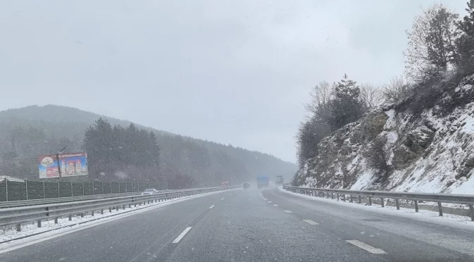 Внимание! Движение в една лента по АМ “Струма“