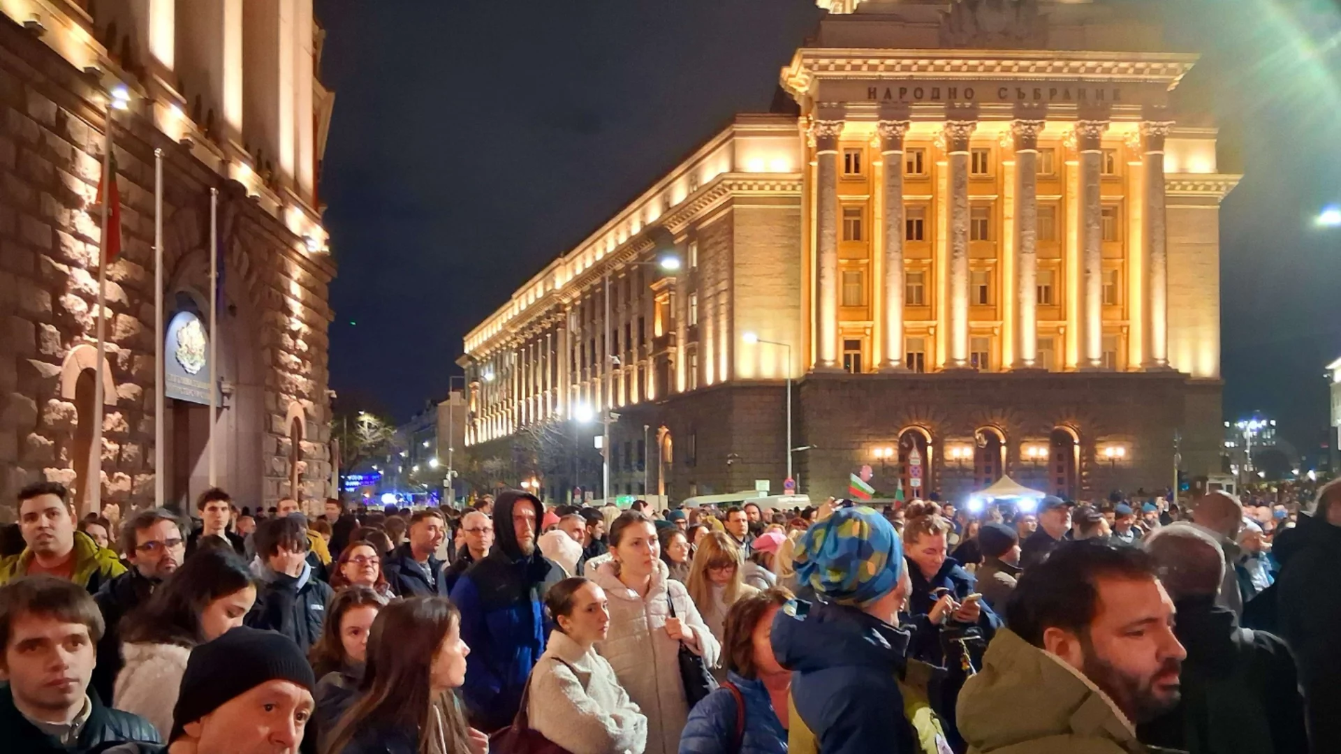 МОН отрече да се правят спешни родителски срещи в нощта на протеста: "На ден се падат по 875"