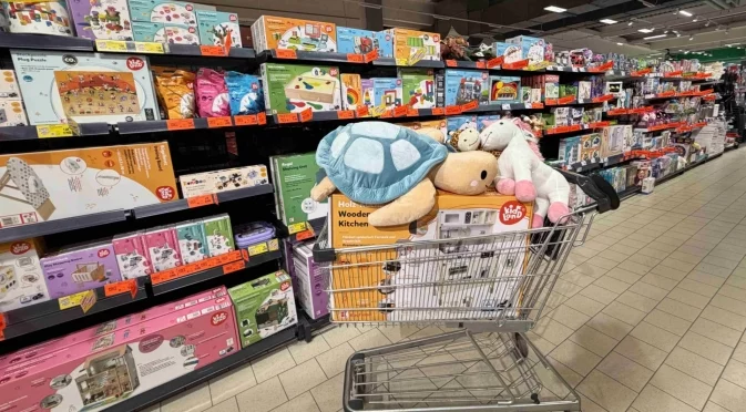 Kaufland изпълнява всички детски желания от списъка към Дядо Коледа