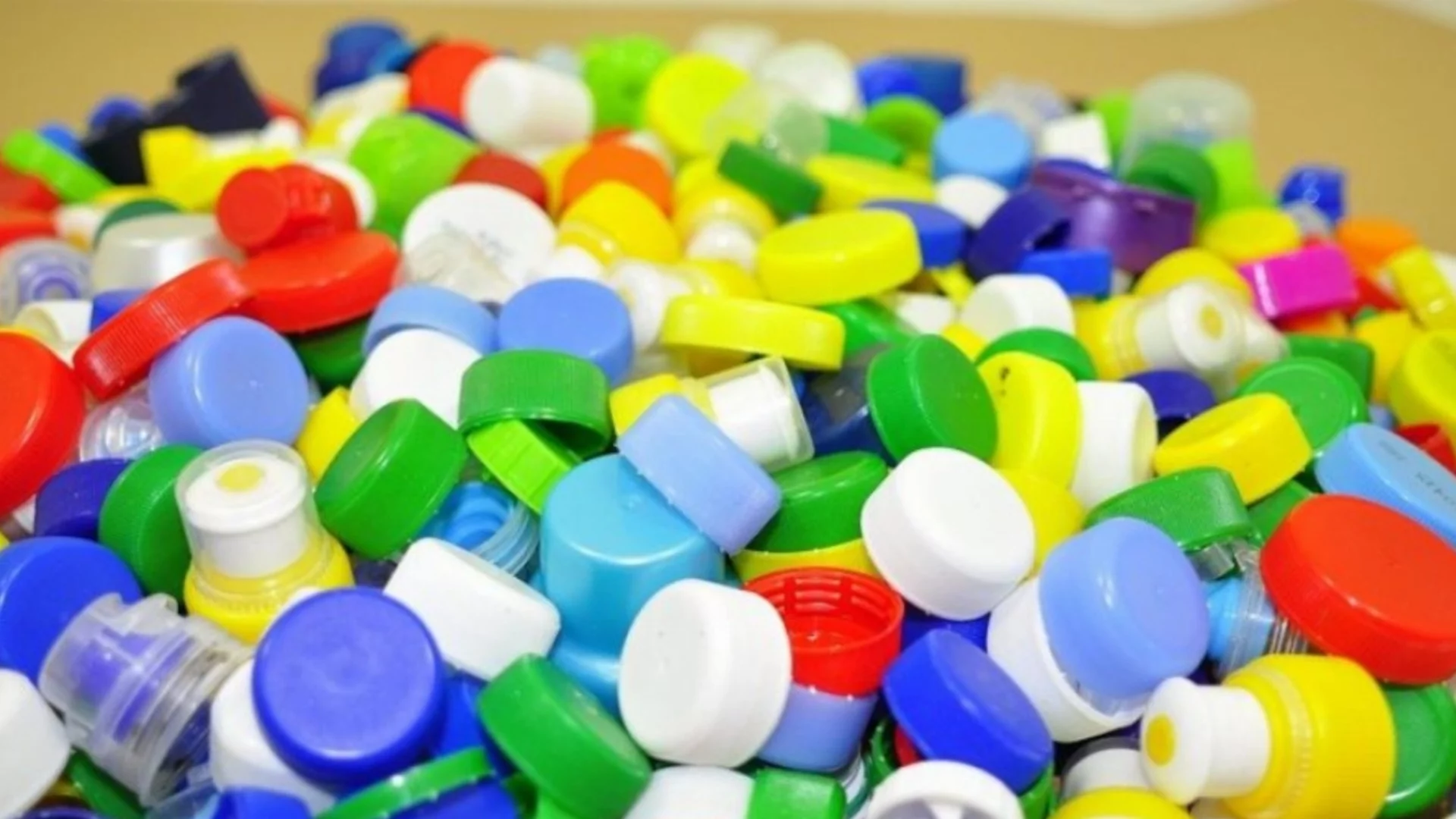 Трикове с пластмасови капачки: какво можем да направим с тях у дома