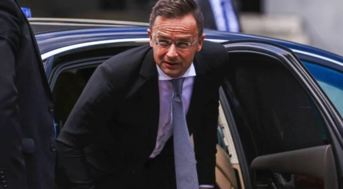 Сиярто: Русия и Унгария трябва заедно да се противопоставят на външния натиск