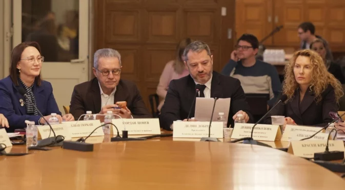 "Замитане на проблеми": Бюджетна комисия прие отново парите за пенсии