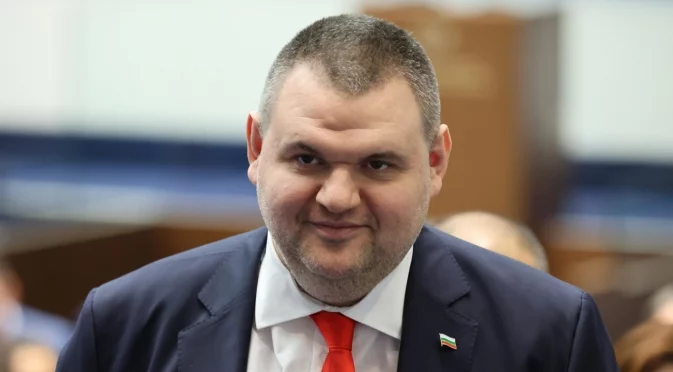 Активистка на Пеевски: Когато го обиждат, ме пробождат в сърцето!