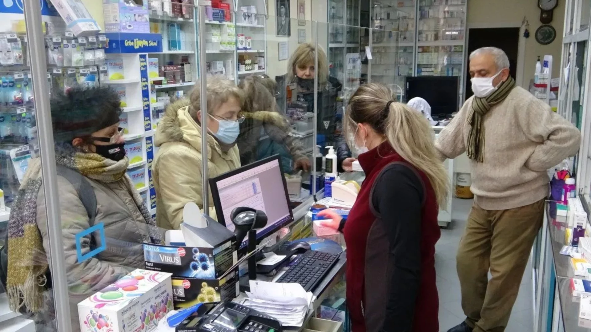 Аптеки предупреждават: Държавата ни оставя без пари, ще ни принуди да затваряме