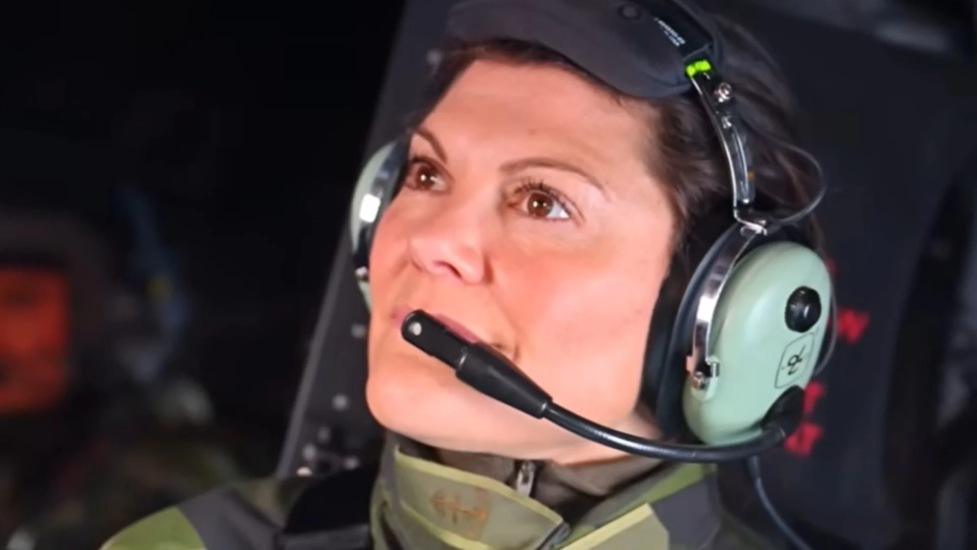 Шведската престолонаследница премина обучение за сваляне на дронове (ВИДЕА, СНИМКИ)