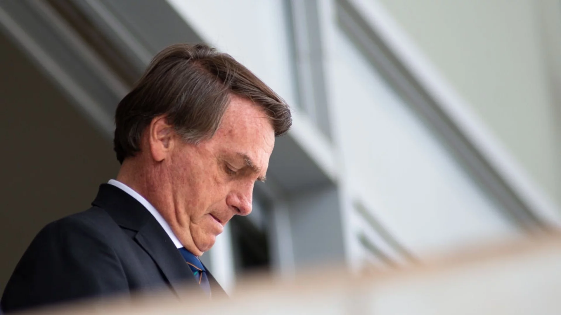 Адвокатите на Болсонаро се опитват да го измъкнат от затвора заради операция