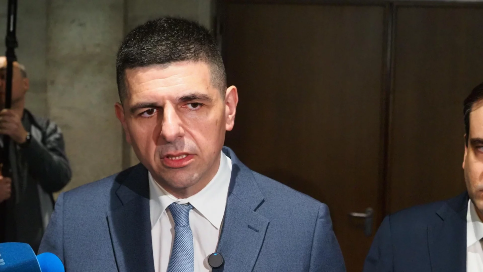 "Или са свенливи, или бойкотират Борисов: Мирчев за ГЕРБ и подписите под оставката на Антон Славчев