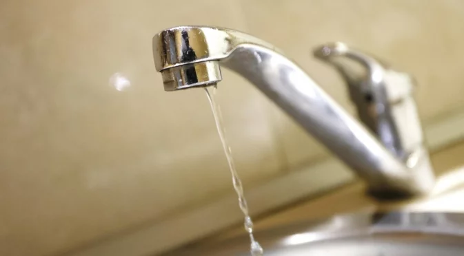 Заради неплатени сметки: Спират водата в квартал на Димитровград