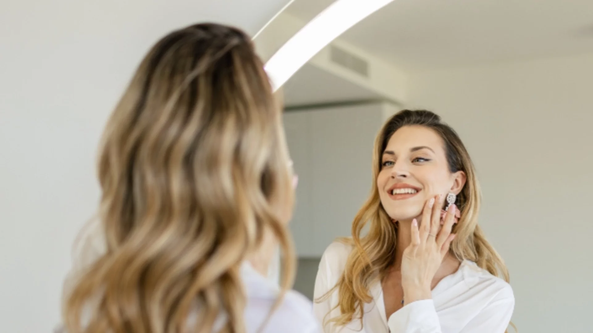 Защо НЕ трябва да слагате огледало срещу входната врата?