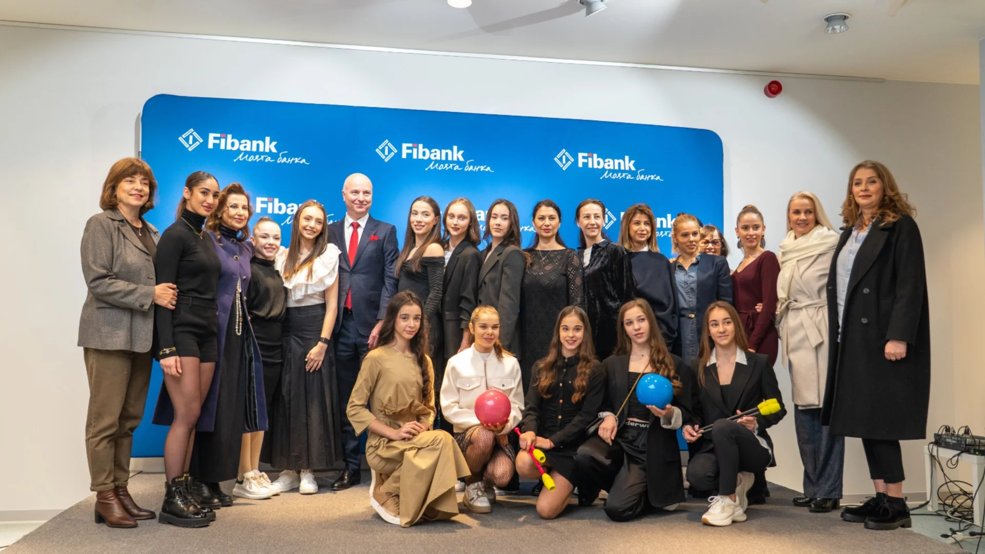 Fibank представи традиционния си благотворителен календар в подкрепа на художествената гимнастика 