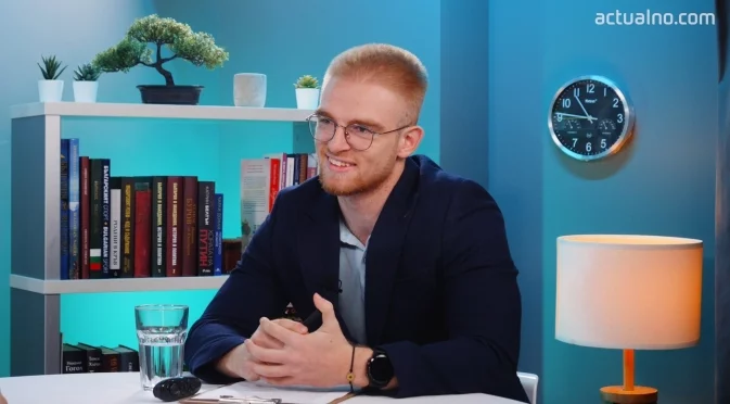 "Аз се казвам Джем и Пеевски не може да ме представлява": Лицето на спорта в Actualno.com ознаменува протеста (ВИДЕО)