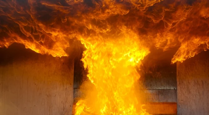 Огромен пожар в Санкт Петербург (ВИДЕО)