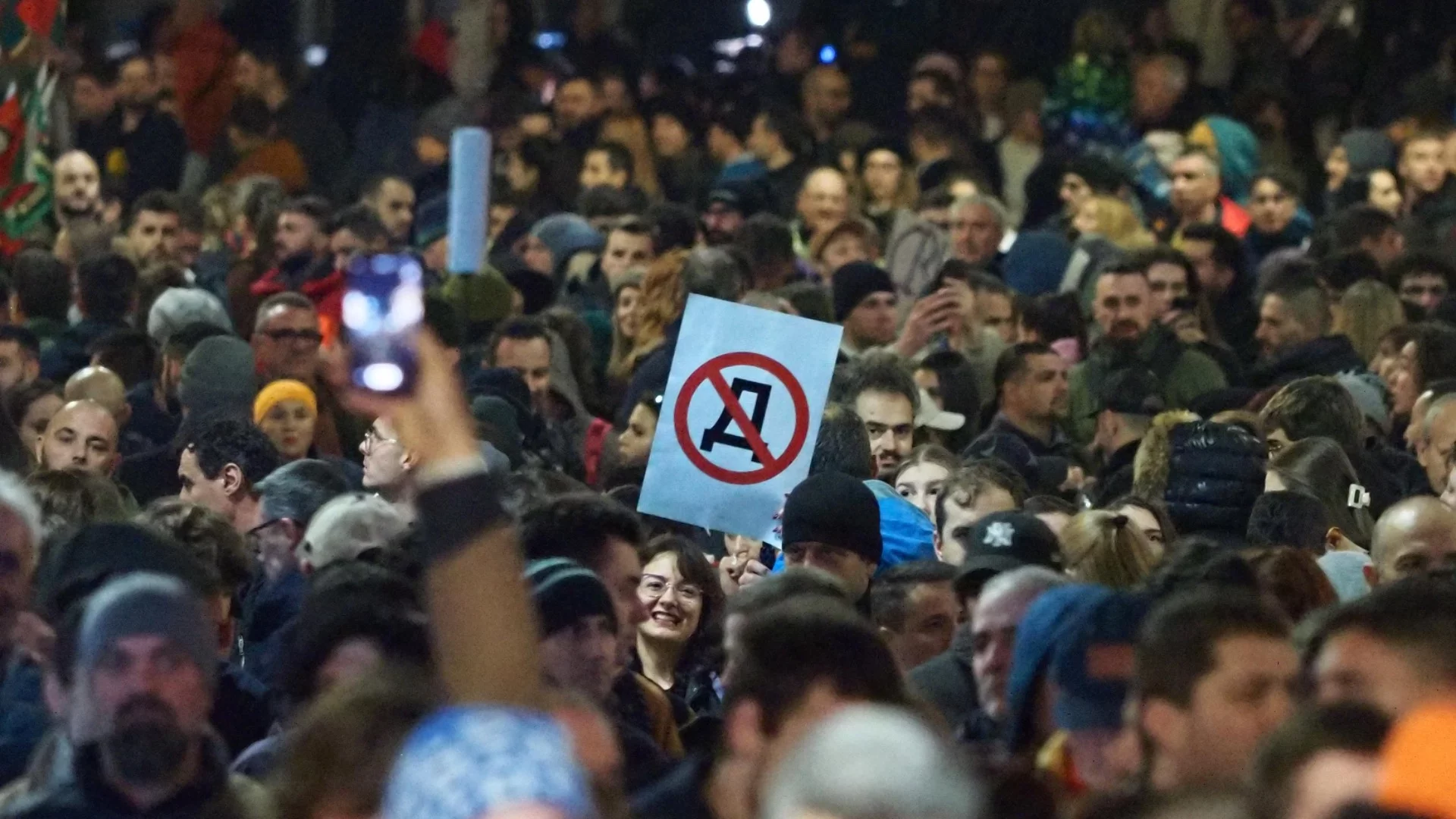 Ако ви бият - запомнете номера на полицая: Адвокати със съвети към протестиращите довечера