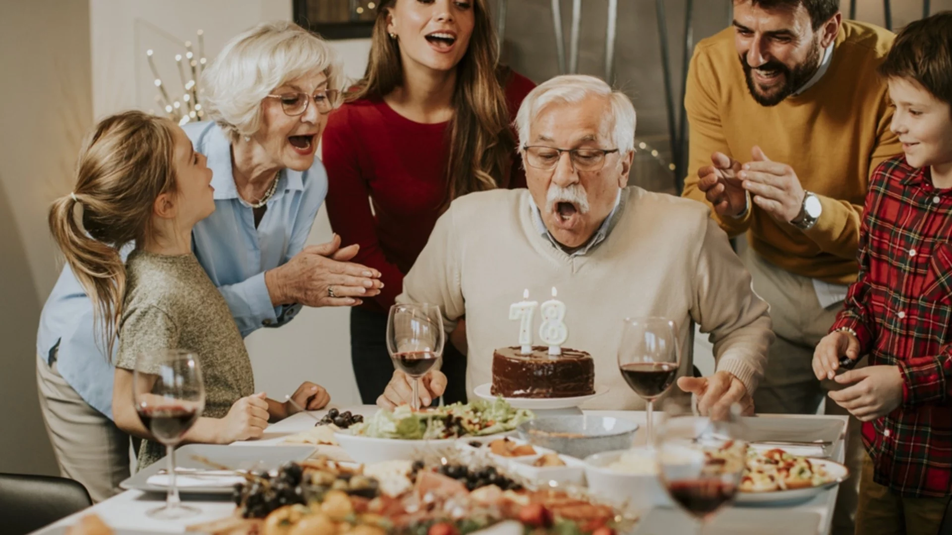 Защо възрастните хора спират да празнуват рождения си ден?