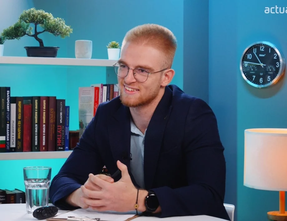 Джем Юмеров от Actualno пред протеста: Гордея се, че съм етнически турчин. Джем означава "обединител" - обединявайте се, българи!