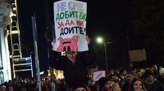 Студентите излизат масово в подкрепа на антиправителствените протести (ВИДЕО)