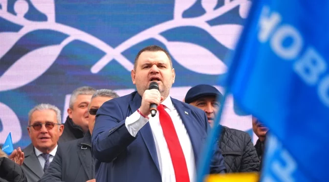 Пеевски в очите на мнозинството избиратели се превърна в един огромен политически тумор