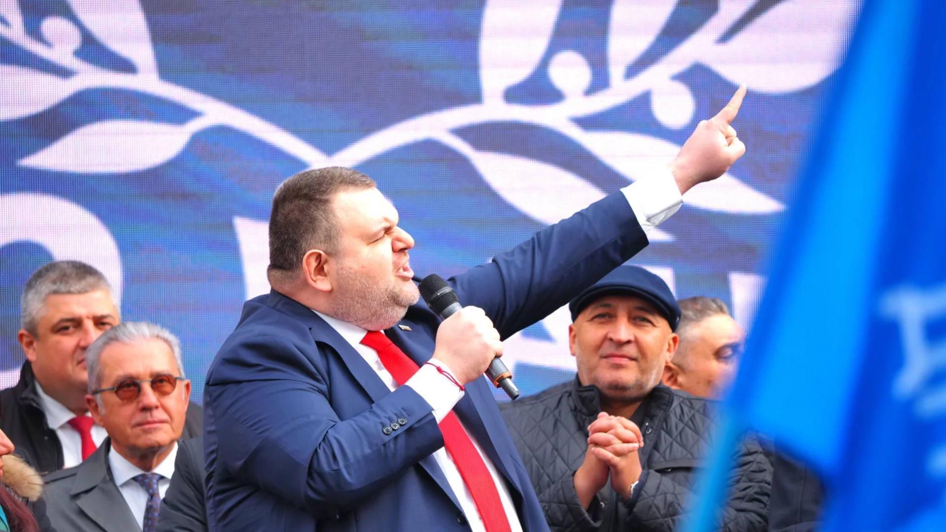 "Вреше и кипеше в Ботевград": Кметът обясни защо забрани митинга на ДПС-Ново начало