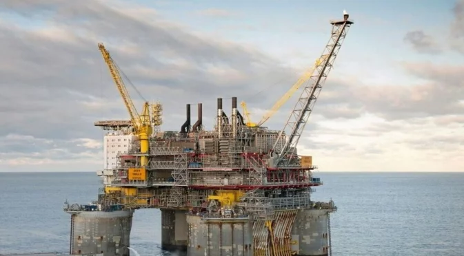 САЩ подновяват търговете за добив на нефт и газ в Мексиканския залив