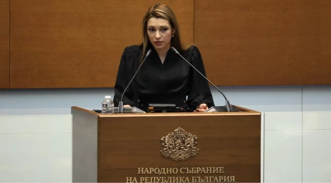 Близо ли сме до оставка? Управляващите отложиха с 30 минути гласуването на вота на недоверие