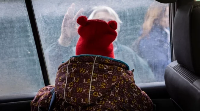 36 операции, за да живее след руска бомба: 11-годишният Роман накара преводачка в ЕП да избухне в сълзи (ВИДЕО)