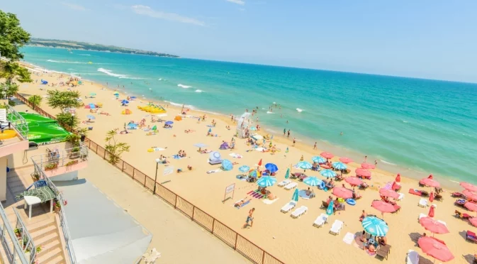 Държавата затяга контрола по плажовете: Барове и заведения ще заемат само 2% от площта
