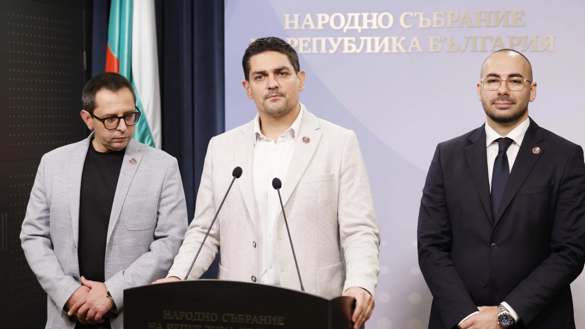 "Всички срещу Борисов и Пеевски": Василев призова президента "да слиза на терен"