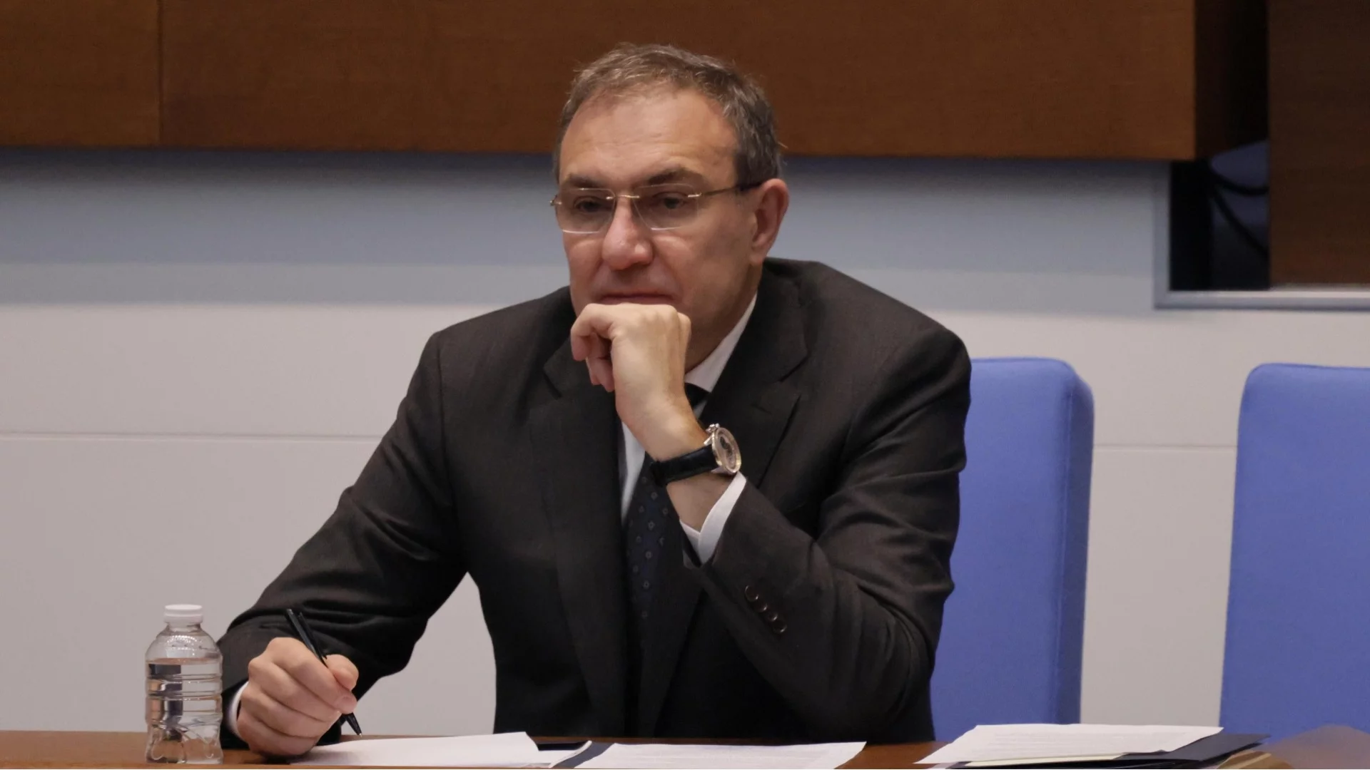 В нарушение на закона управляващите приеха парите за пенсии