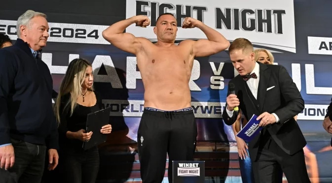 Кубрат Пулев със смазващо предимство пред Мурат Гасиев на кантара преди боксовия сблъсък