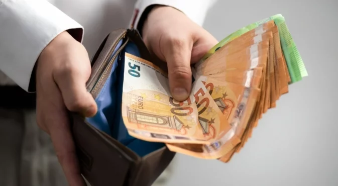 В събота: Лек ден, но тежки джобове за Близнаци, Скорпион + още 2 зодии!