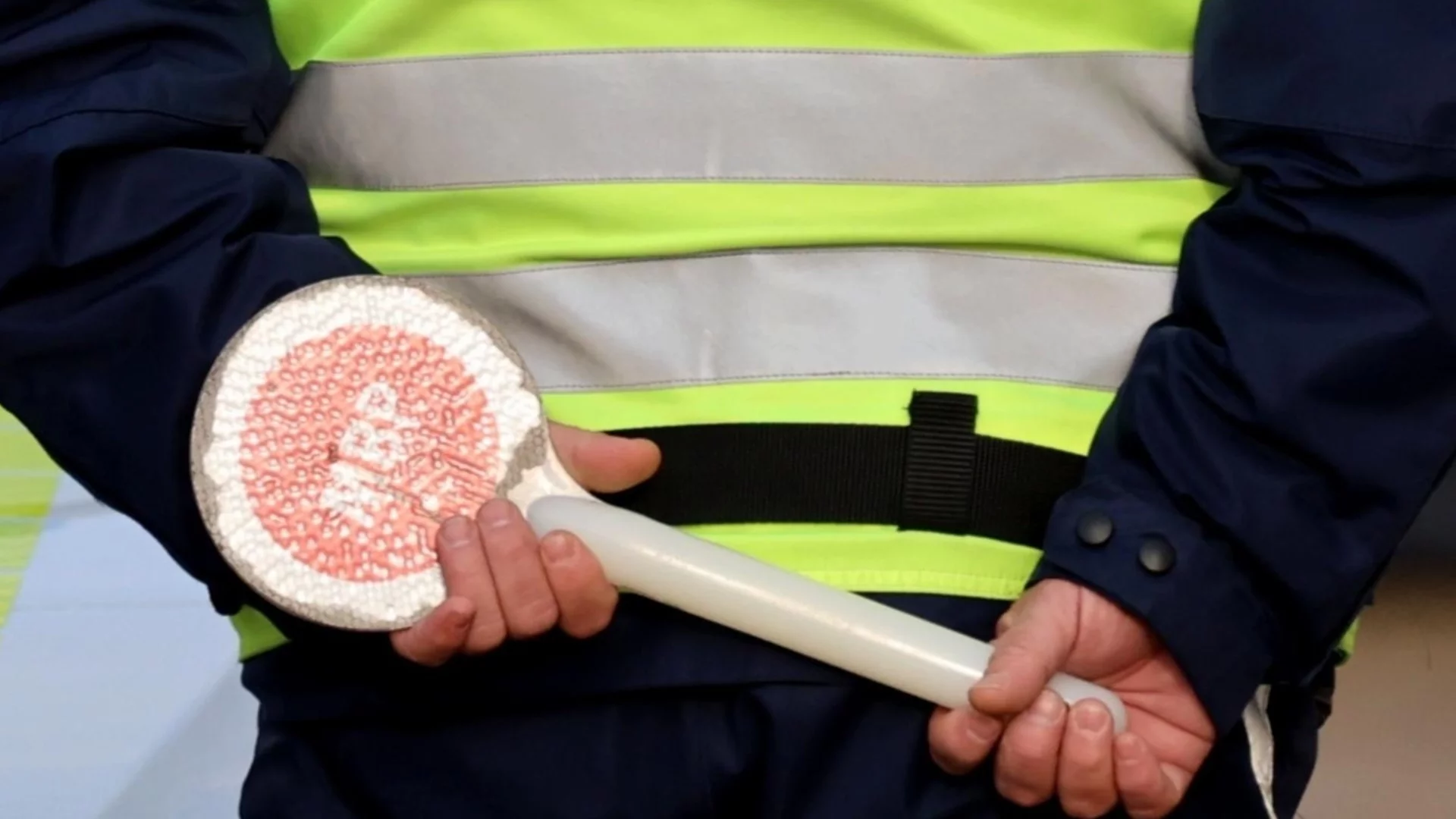 Имал да товари, карал в пешеходна зона: Глобиха шофьор в Разград