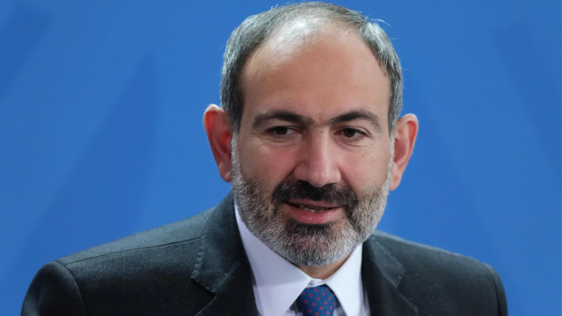 Самолетът на арменския премиер не успя да кацне в Москва заради атака с дронове