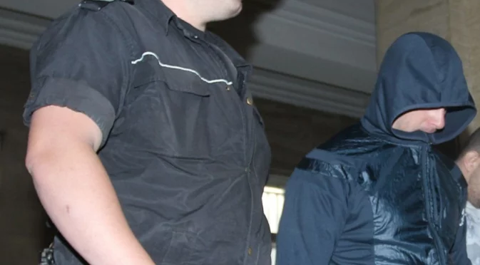 Откраднал мобилен телефон и яке: Рецидивист с поредно обвинение