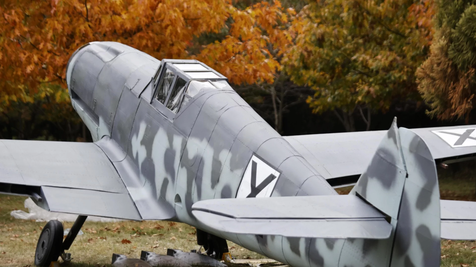 14 декември в историята: България обявява война на САЩ. Започват протести срещу Живковската конституция