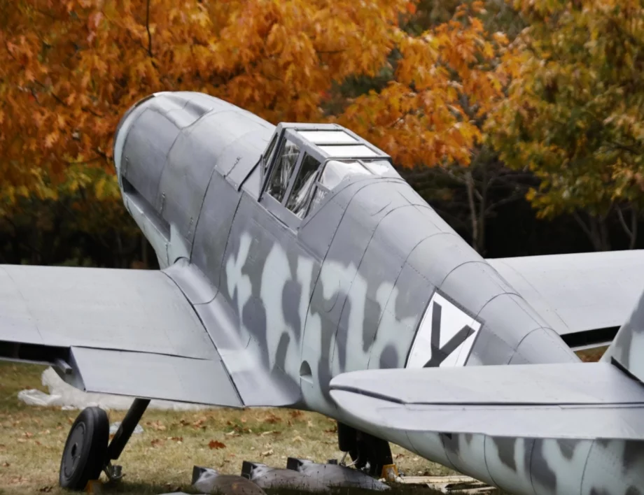 14 декември в историята: България обявява война на САЩ. Започват протести срещу Живковската конституция