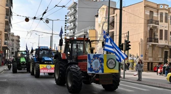 Гръцките фермери протестират и на пристанището в Солун (ВИДЕА)