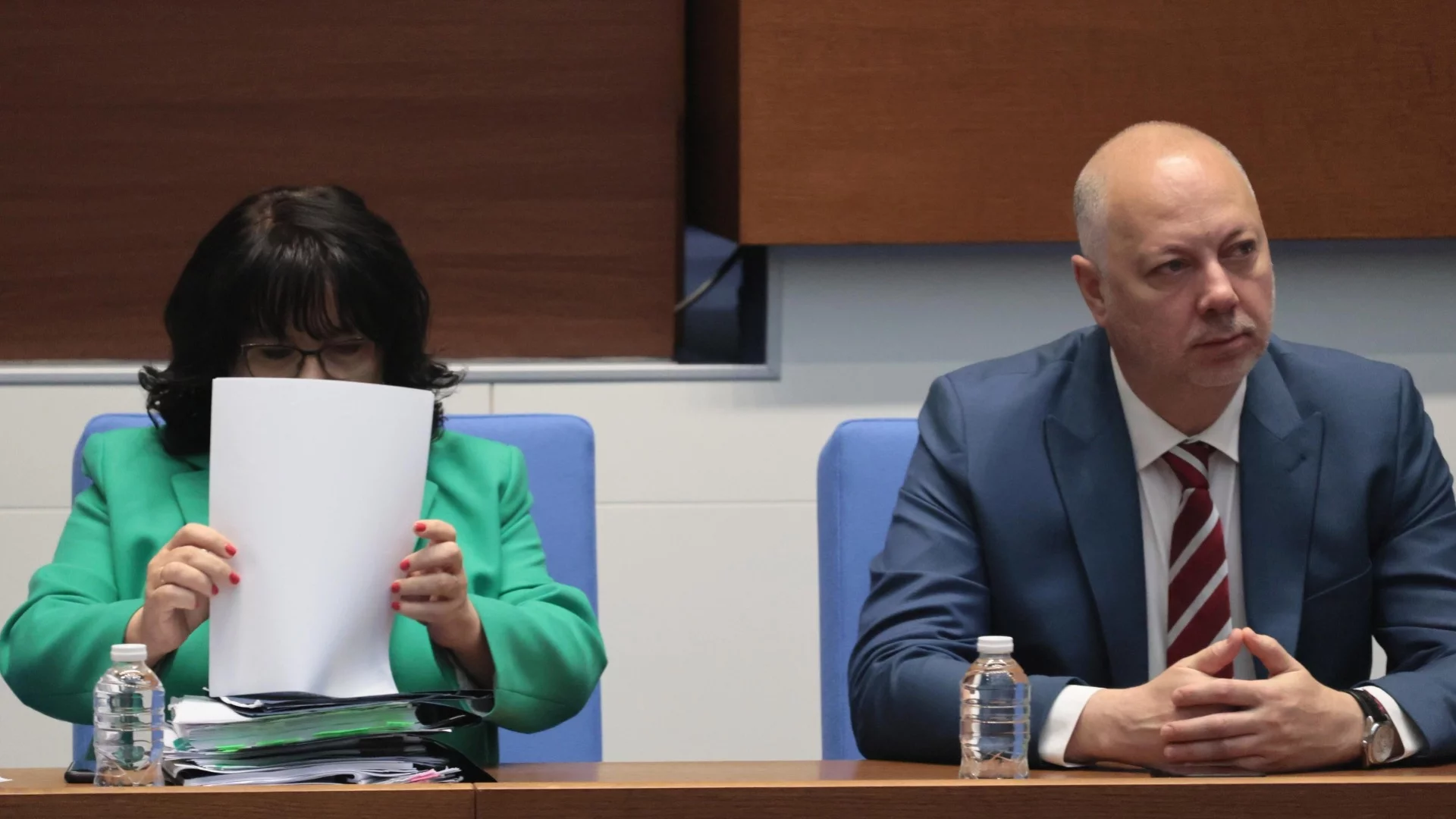 Парламентът прие оставката на кабинета "Желязков"