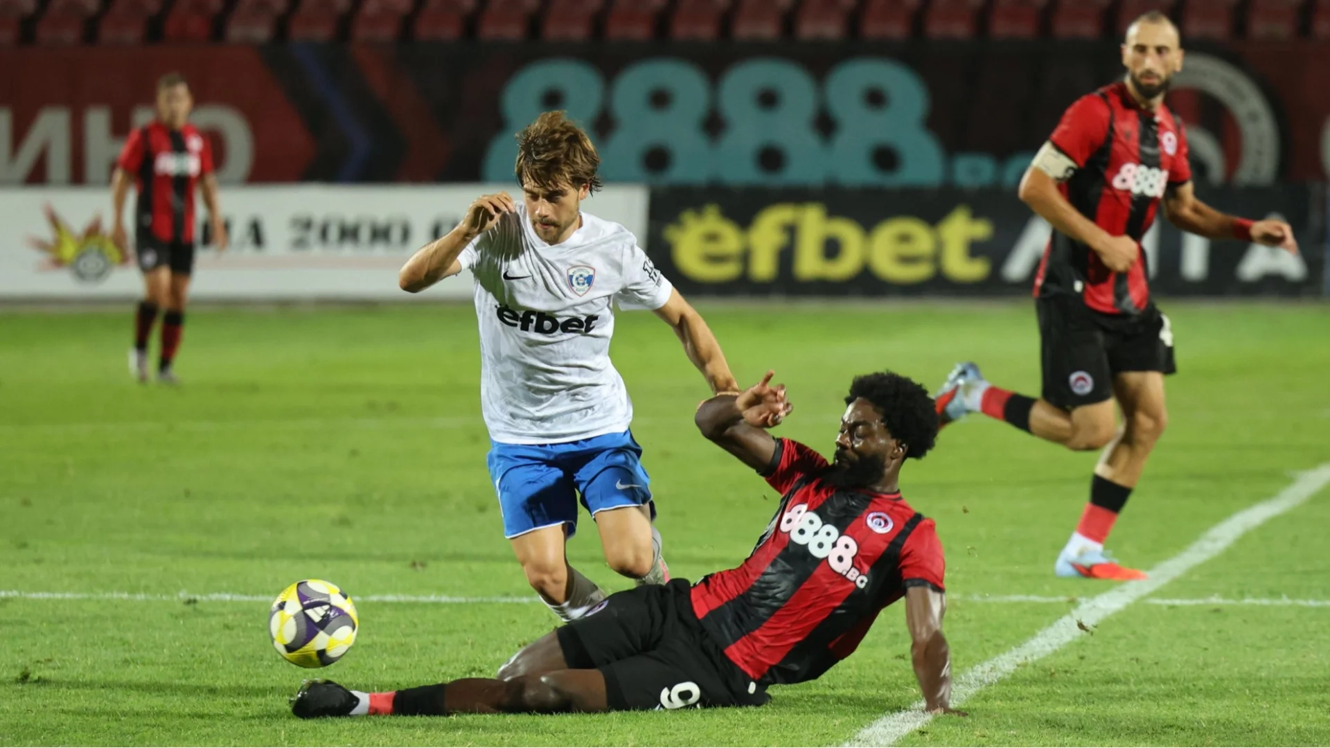 Клуб от елита на Португалия изпреварва Левски и ЦСКА 1948 за ас на Спартак Варна?