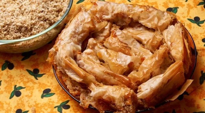 Баница с тиква и фурми – модерна версия на класическия тиквеник