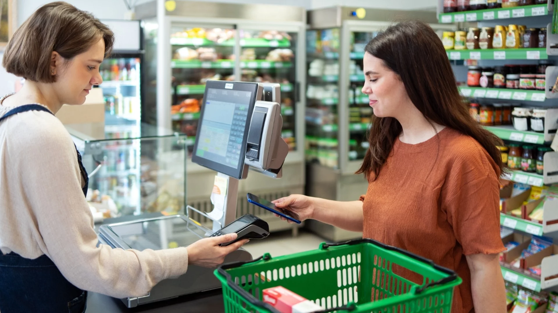 Гърците ще теглят пари в брой от магазините