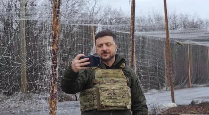 Зеленски направи Путин на пух и прах: Снима се в "превзетия" от руснаците Купянск (ВИДЕО)