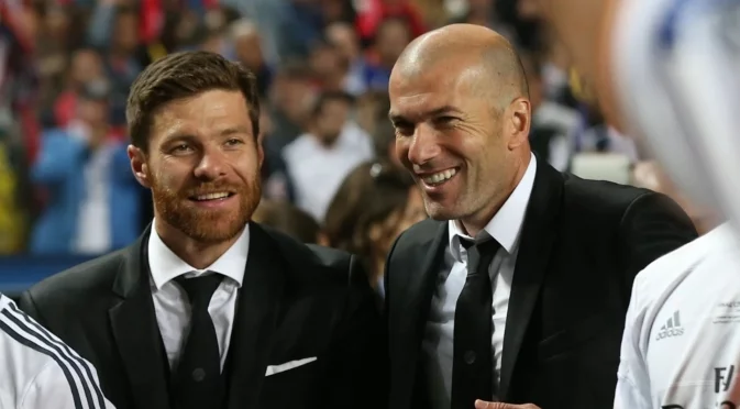 Зинедин Зидан се завърна на "Бернабеу", но има друг фаворит за поста на Шаби Алонсо