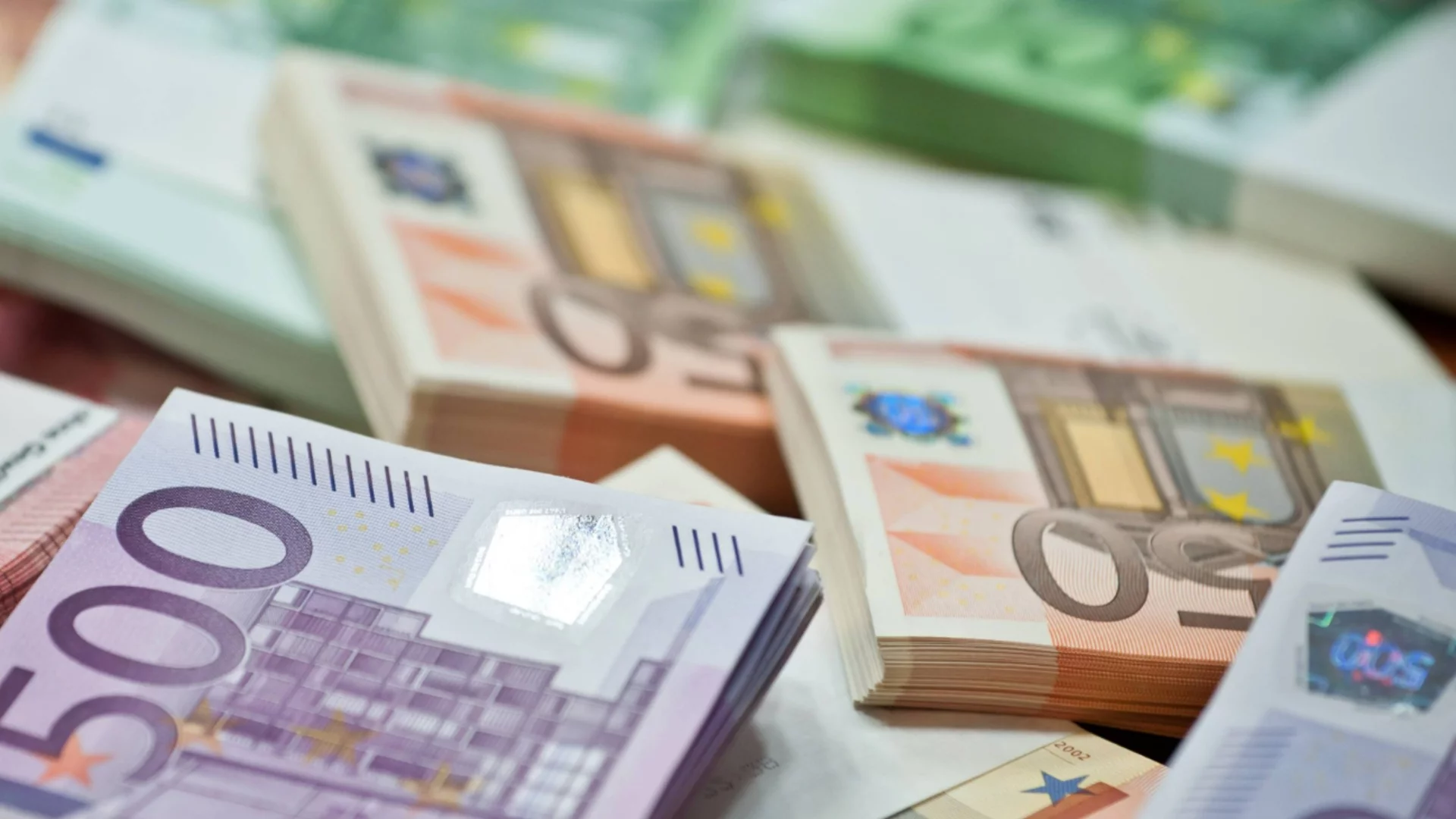 Когато бюджетът не е приет навреме: Процедура и практика в България